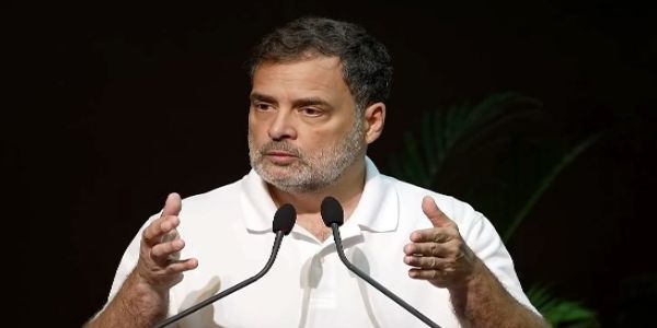 जवाहर भवन, नई दिल्ली में राजीव गांधी की पुण्यतिथि पर आयोजित कार्यक्रम में राहुल गांधी। जवाहर भवन, नई दिल्ली में राजीव गांधी की पुण्यतिथि पर आयोजित कार्यक्रम में राहुल गांधी।