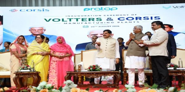 पीथमपुर में विनिर्माण इकाइयों का शुभारंभ करते हुए केंद्रीय मंत्री गजेंद्र सिंह शेखावत और मुख्यमंत्री डॉ. मोहन यादव पीथमपुर में विनिर्माण इकाइयों का शुभारंभ करते हुए केंद्रीय मंत्री गजेंद्र सिंह शेखावत और मुख्यमंत्री डॉ. मोहन यादव