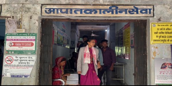 डुमरिया में जर्जर अस्पताल भवन का दुखनी सोरेन ने किया निरीक्षण, नए भवन को जल्द शुरू करने की मांग