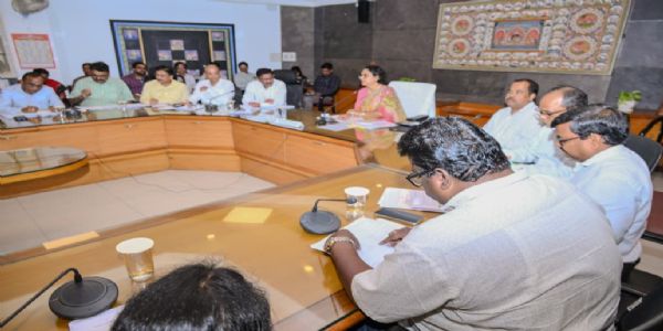जल संसाधन विभाग की वरिष्ठ अधिकारियों की समीक्षा बैठक, परियोजनाओं में तेजी और बजट के प्रभावी उपयोग पर जोर