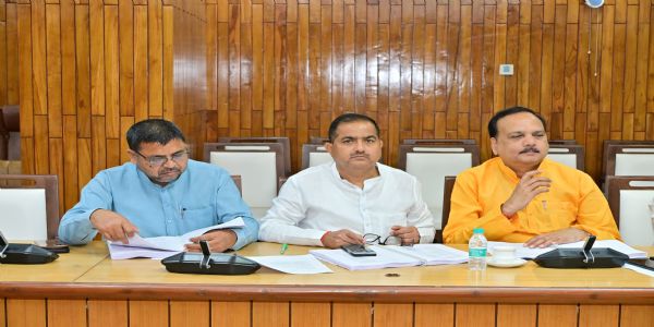 लखनऊ में विधायक ने उठाया कुंदरकी के तालाबों और सड़कों की समस्या