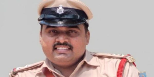 बंदगांव थाना प्रभारी 15 हजार रुपये रिश्वत लेते गिरफ्तार