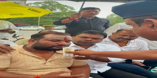 (अपडेट) यातायात व्यवस्था में सुधार के आश्वासन के बाद आजसू की भूख हड़ताल खत्म