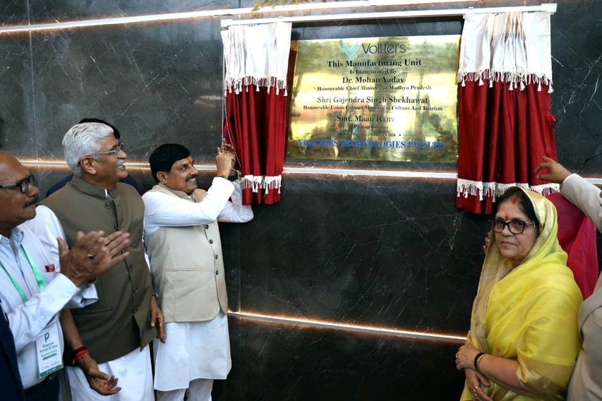 पीथमपुर में विनिर्माण इकाइयों का शुभारंभ करते हुए केंद्रीय मंत्री गजेंद्र सिंह शेखावत और मुख्यमंत्री डॉ. मोहन यादव पीथमपुर में विनिर्माण इकाइयों का शुभारंभ करते हुए केंद्रीय मंत्री गजेंद्र सिंह शेखावत और मुख्यमंत्री डॉ. मोहन यादव