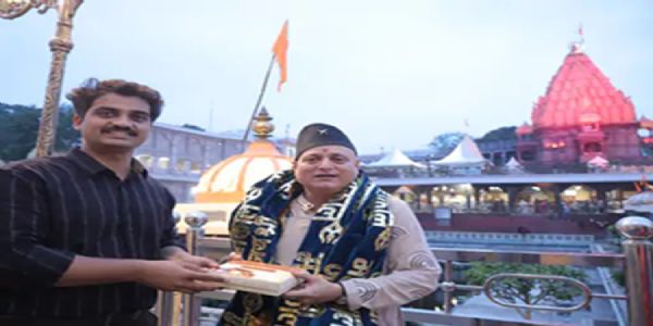मप्र के उज्जैन महाकाल मंदिर पहुंचे अभिनेता मनोज जोशी मप्र के उज्जैन महाकाल मंदिर पहुंचे अभिनेता मनोज जोशी