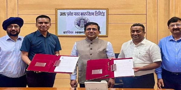 मध्य प्रदेश और उत्तर प्रदेश के बीच हुए एमओयू का आदान-प्रदान करते हुए अधिकारी मध्य प्रदेश और उत्तर प्रदेश के बीच हुए एमओयू का आदान-प्रदान करते हुए अधिकारी