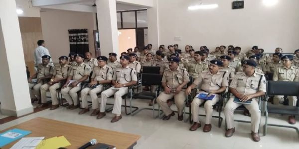 राष्ट्रीय लोक अदालत की सफलता को लेकर पुलिस अधिकारियों के साथ बैठक