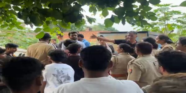वक्फ बोर्ड की जमीन बताकर अतिक्रमण हटाने पहुंची जेसीबी को लौटना पड़ा