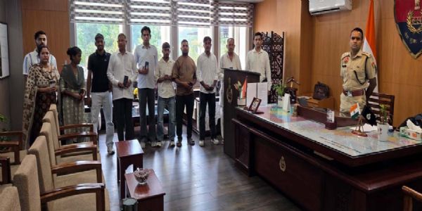 हिसार : लाखों रुपये के 11 गुमशुदा मोबाइल फोन बरामद, वास्तविक मालिकों को स्वयं सौंपे