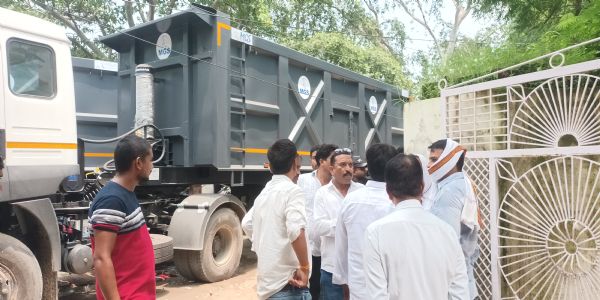 आरटीओ कार्यालय में कथित धनउगाही का आरोप, पांच ट्रेलर खड़े कर ट्रक मालिक ने किया प्रदर्शन