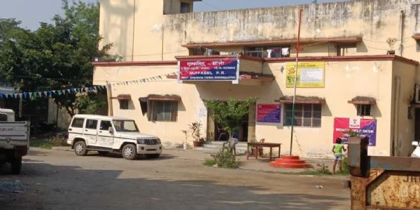 सड़क किनारे बेसुध मिली युवती, जांच में जुटी पुलिस