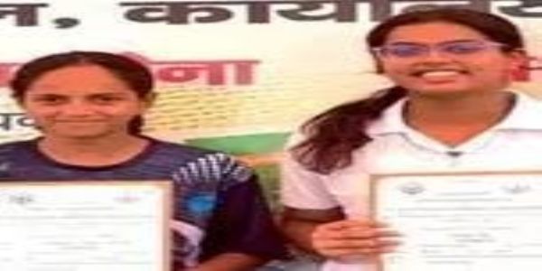 मुरादाबाद की वैष्णवी चौहान ने तैराकी में जीते तीन पदक, सुदीप्ति ने एक रजत
