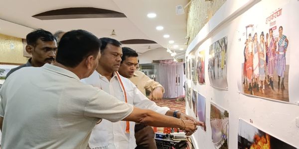 रायपुर : फोटो प्रदर्शनी का अवलोकन करने प्रेस क्लब पहुंचे प्रदेश कांग्रेस अध्यक्ष दीपक बैज
