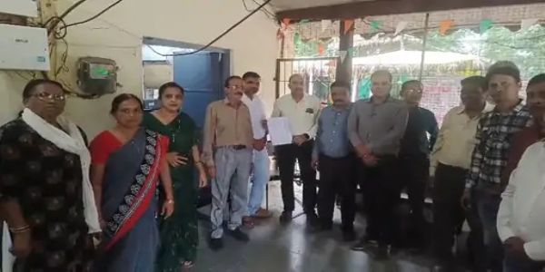 भोपाल में अफसर से अभद्रता के विरोध में शिक्षा विभाग की हड़ताल, नर्मदापुरम के डीईओ-जेडी कार्यालय में ठप रहा काम