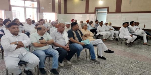 फतेहाबाद में लगे गंदगी के ढेर तो आक्रोशित पार्षद ने किया इस्तीफा पेश