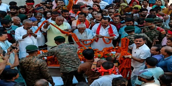 सोनपुर में सैन्य सम्मान के साथ हुआ शहीद नवीन सिंह का अंतिम संस्कार