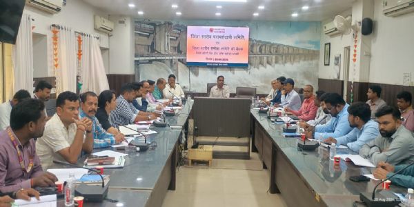 बैंकिंग योजनाओं का लाभ पात्र हितग्राहियों तक पहुंचाएं, लक्ष्यों की शत-प्रतिशत पूर्ति करें : कलेक्टर