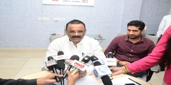 वाराणसी में अब मुफ्त मिलेगा पौधा और ट्री-गार्ड, घर आकर रोपेगी नगर निगम की टीम