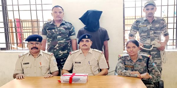 हथियार बेचने जा रहा युवक देसी कट्टा के साथ गिरफ्तार