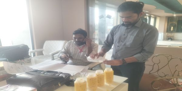 मिलावट के खिलाफ खाद्य विभाग ने कार्रवाई करते हुए मिठाई-मावे समेत तेल के नमूने लिए