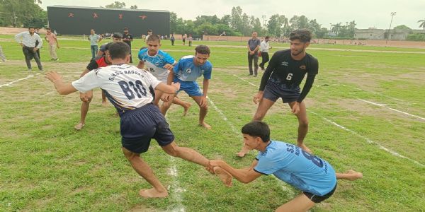 खेल मैदान में दिखा युवाओं का जोश, 12 जोन के खिलाड़ियों ने दिखाया दम