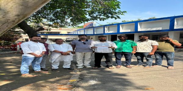 विद्यालयों के सामने पिंक पेट्रोलिंग की मांग, एसपी को सौंपा आवेदन
