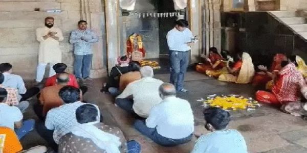 मप्र के धार की ऐतिहासिक भोजशाला में हुआ हनुमान चालीसा का पाठ, निधारित जमीन पर अदा की गई नमाज