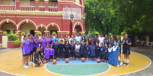 बास्केटबॉल प्रतियोगिता में चयनित छात्राओं का छाया चित्र बास्केटबॉल प्रतियोगिता में चयनित छात्राओं का छाया चित्र