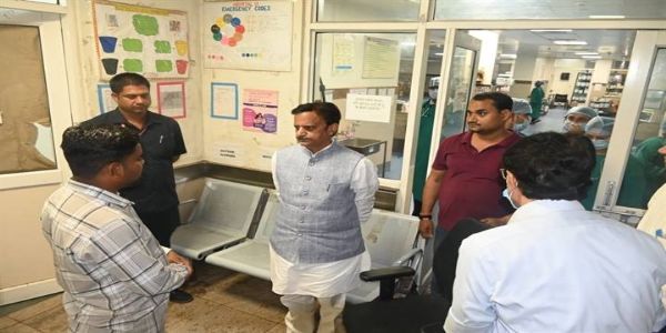 उप मुख्यमंत्री शुक्ल ने जबलपुर के अस्पताल में बच्चों के स्वास्थ्य की जानकारी ली
