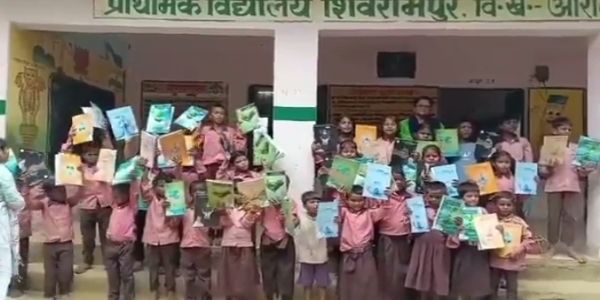 वाराणसी में प्राथमिक विद्यालय के विद्यार्थियों के बीच जल संरक्षण जागरूकता अभियान, केंद्रीय मंत्री ने की सराहना