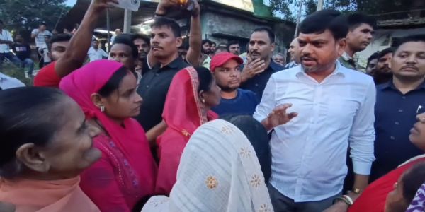 भगतडीह में भू-धंसान से दर्जनों घरों में दरार, दहशत