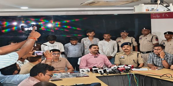(अपडेट) इंदिरा गांधी कृषि विवि पेपर लीक का मामला, प्रोफेसर समेत छह आरोपित गिरफ्तार