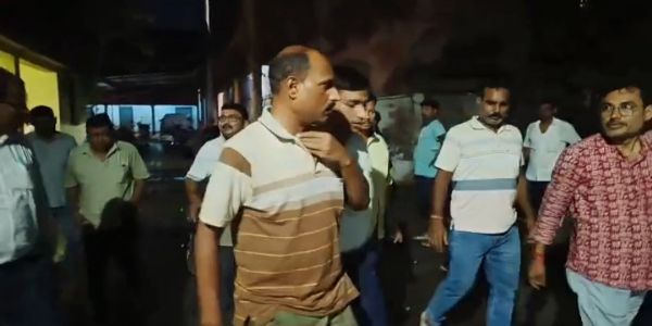 टैब घोटाला मामले में प्रधान शिक्षक और क्लर्क गिरफ्तार