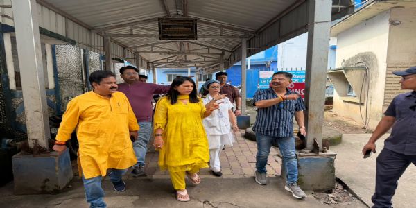 अचानक श्रीरामपुर वॉल्स सुपर स्पेशियलिटी अस्पताल पहुंचीं स्वास्थ्य राज्य मंत्री सुमना सरकार, मरीजों और नर्सों से की बातचीत
