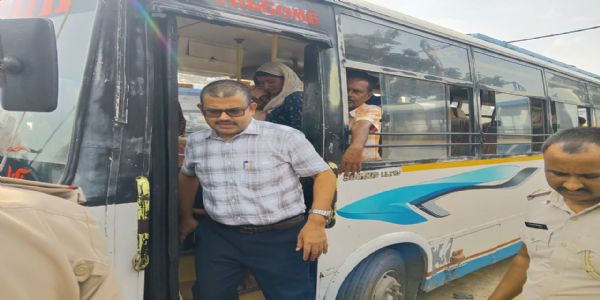 अवैध किराया वसूली के खिलाफ परिवहन विभाग का अभियान, 56 बसों की जांच में वसूला गया जुर्माना
