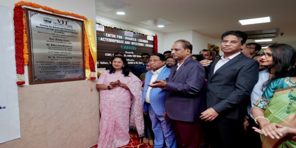 मुख्यमंत्री रेखा गुप्ता ने वीआईटी में कार्बिड का किया उद्घाटन