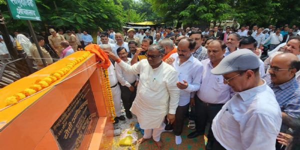 विकास कार्यों को प्राथमिकता दे रही योगी सरकार : गिरीश चंद्र यादव