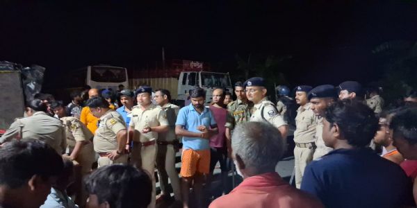 बेतिया में बेकाबू बस ने पांच को रौंदा