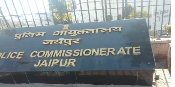 पांच मेडिकल स्टोर पर छापा: पांच लाख की नकली और प्रतिबंधित दवाएं जब्त