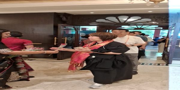 जापानी प्रतिनिधि मंडल ने ऐतिहासिक सारनाथ में किया भ्रमण, बौद्ध विरासत को महसूस किया