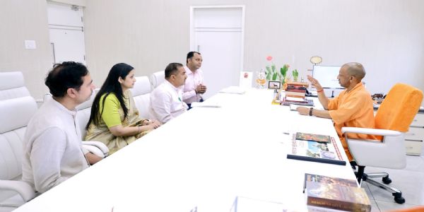 विधायक ठाकुर रामवीर सिंह ने कुंदरकी विधानसभा की समस्याओं से मुख्यमंत्री याेगी काे कराया अवगत