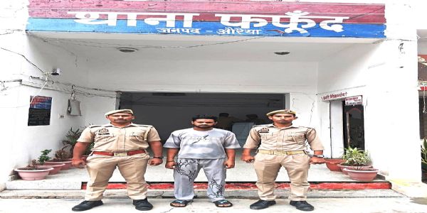 शातिर चाेर तमंचे के साथ गिरफ्तार