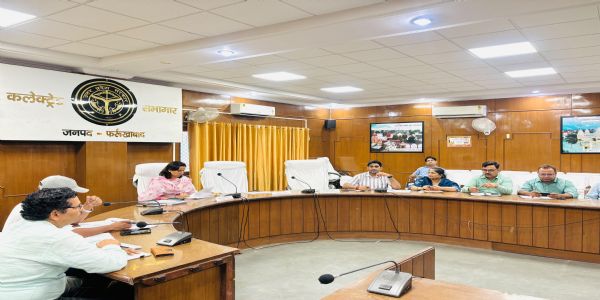 फर्रुखाबाद: चीनी की बड़ी कीमतों पर जिलाधिकारी ने थोक विक्रेताओं की बढ़ाई निगरानी, अधिकारियों को दिए निर्देश