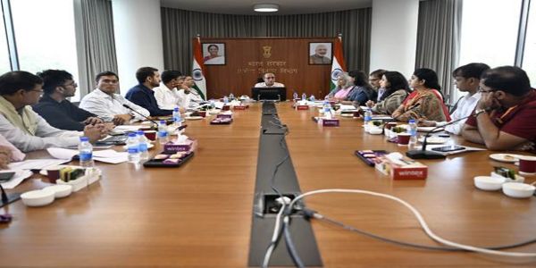 ग्रामीण विकास सचिव रोहित कंसल के साथ अन्य लोग मौजूद। ग्रामीण विकास सचिव रोहित कंसल के साथ अन्य लोग मौजूद।