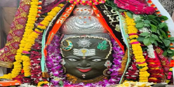 पुत्रदा एकादशी पर भस्म आरती में राजा स्वरूप में सजे भगवान महाकाल