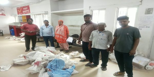 अवकाश के दिन भी डाकघरों में जारी रही राखी बुकिंग और डाक सेवा