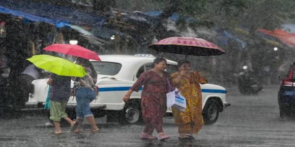 पश्चिम बंगाल में आज भी बारिश के आसार, कई जिलों में भारी वर्षा की चेतावनी