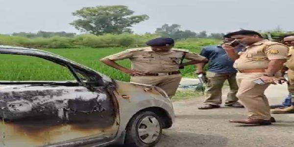 बाराबंकी में कार का दरवाजा न खुलने पर अधेड़ की जिंदा जलकर माैत