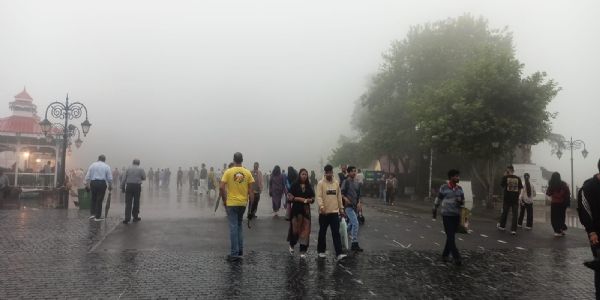 हिमाचल में भारी बारिश से जनजीवन प्रभावित, 149 सड़कें अवरुद्ध