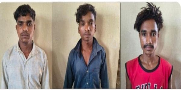 अड़की में दोहरे हत्याकांड के आरोपित सहित तीन गिरफ्तार, बाइक बरामद